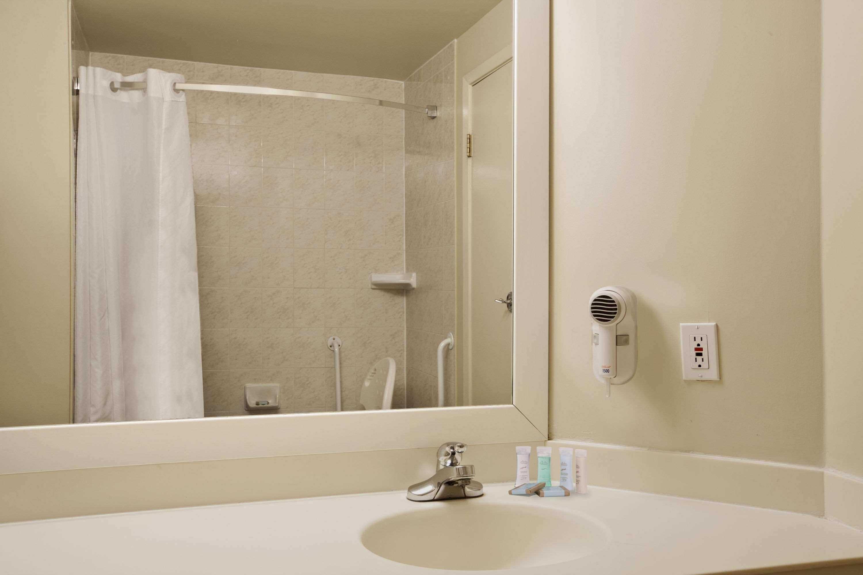 Travelodge By Wyndham Ottawa West Eksteriør billede