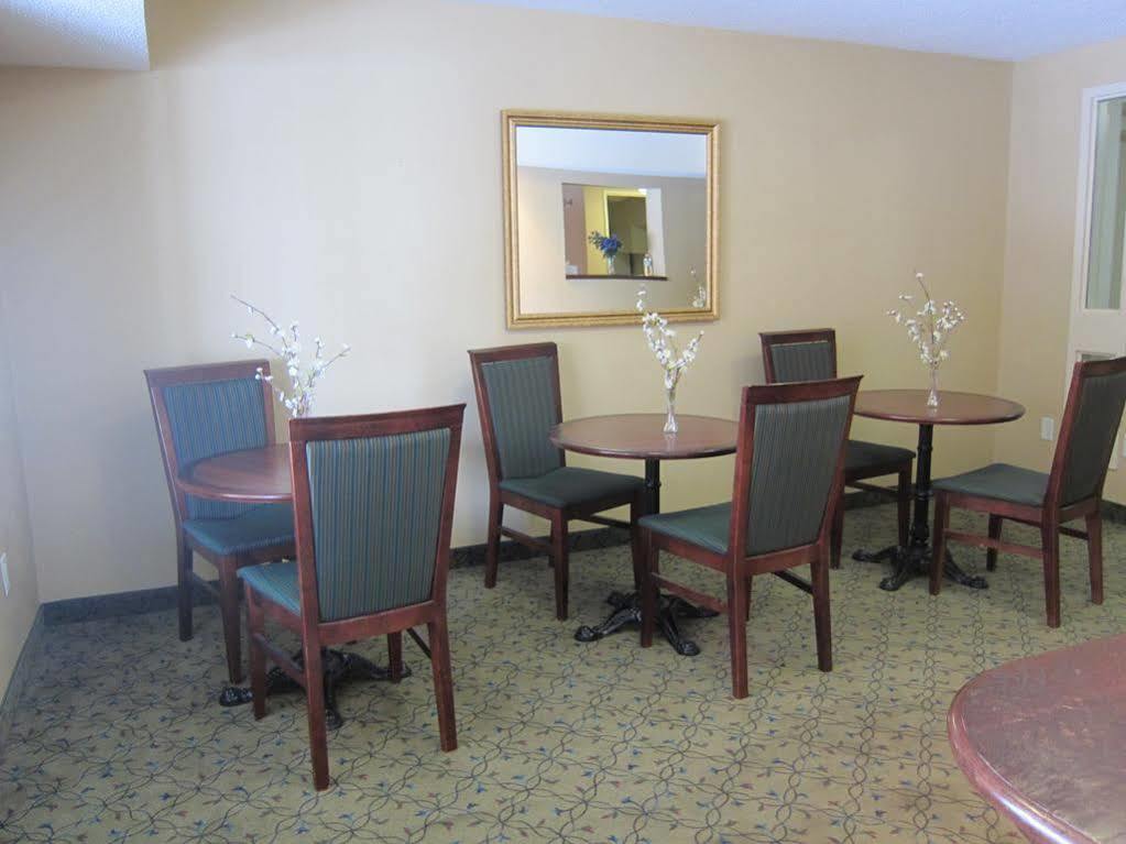 Travelodge By Wyndham Ottawa West Eksteriør billede